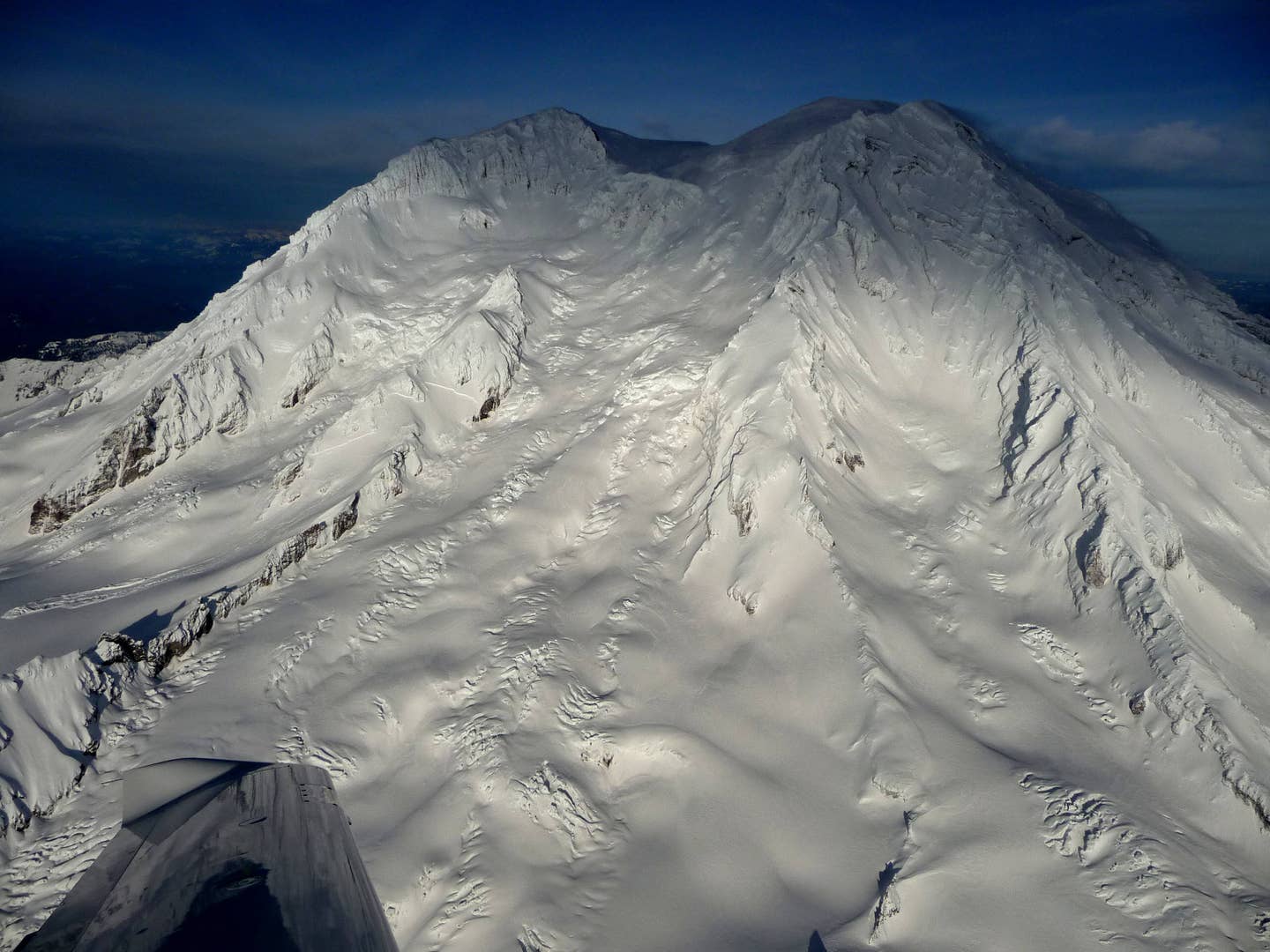 Diamond-DA40-Over-Rainier.jpg