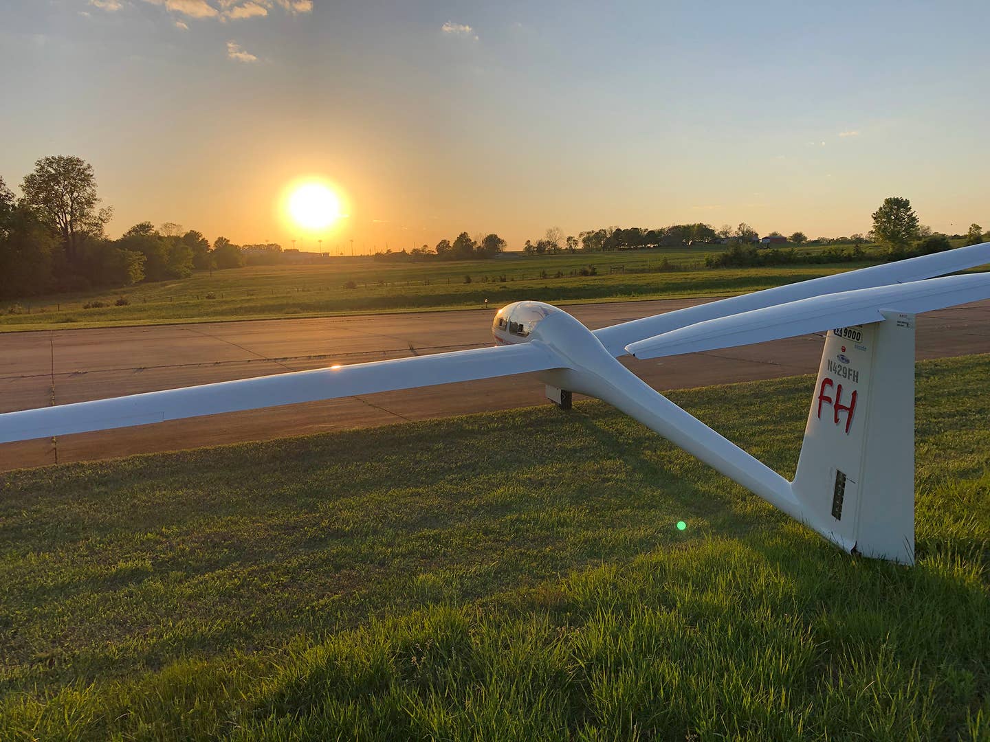 Sunset-After-440-Mile-Sailplane-Flight.jpg