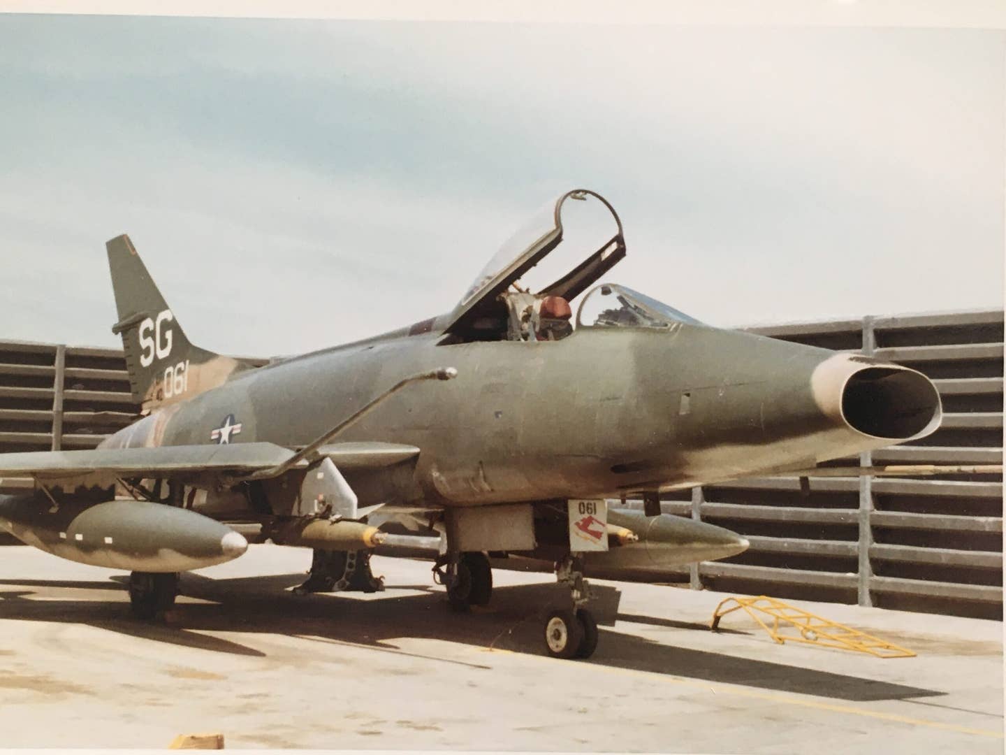 Armed-F-100C-136th-TFS-Tuy-Hoa-1968-scaled.jpg